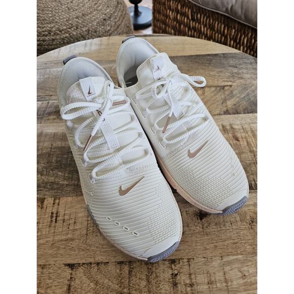 Nike Air Zoom Elevate Metallic Sneakers Women's Size 9 New - Picture 1 of 16
